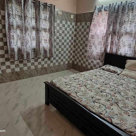 Selvams Home Stay Tiruchchendur Ngoại thất bức ảnh